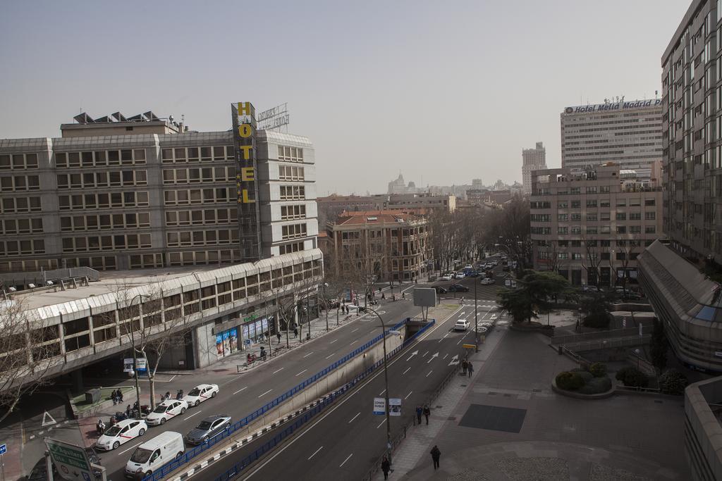 Hostal Overnight Madrid Exterior photo