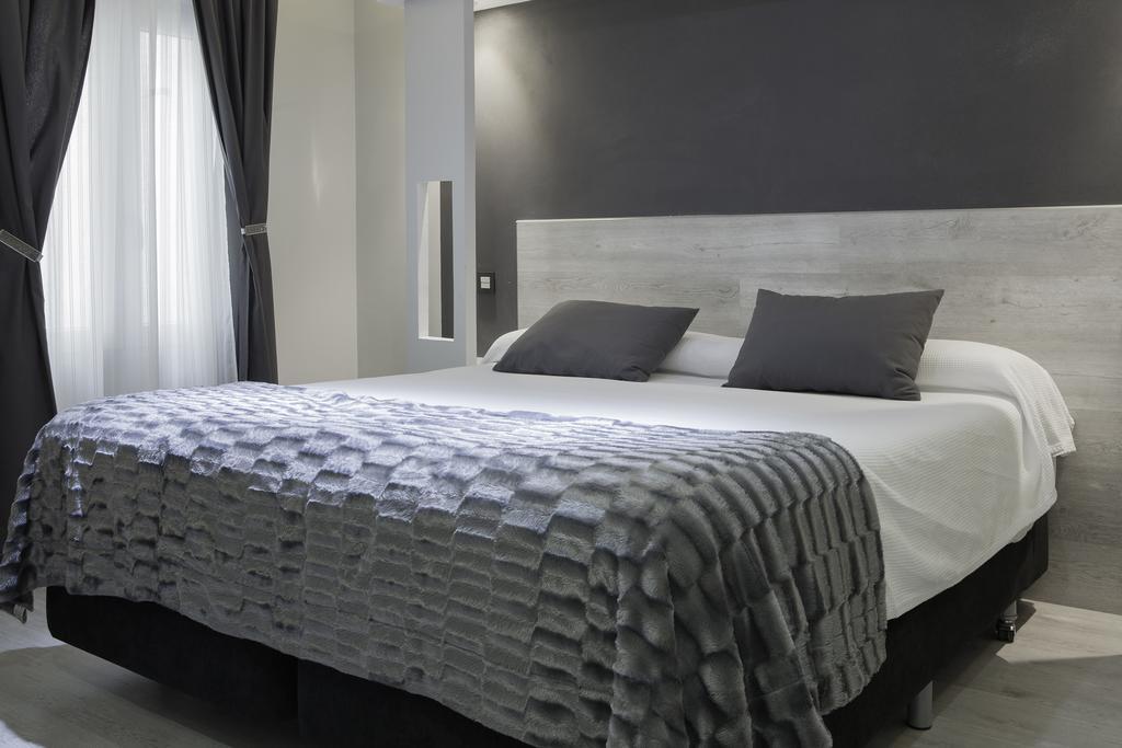 Hostal Overnight Madrid Exterior photo