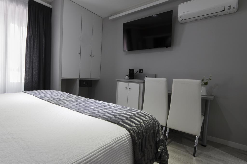 Hostal Overnight Madrid Exterior photo