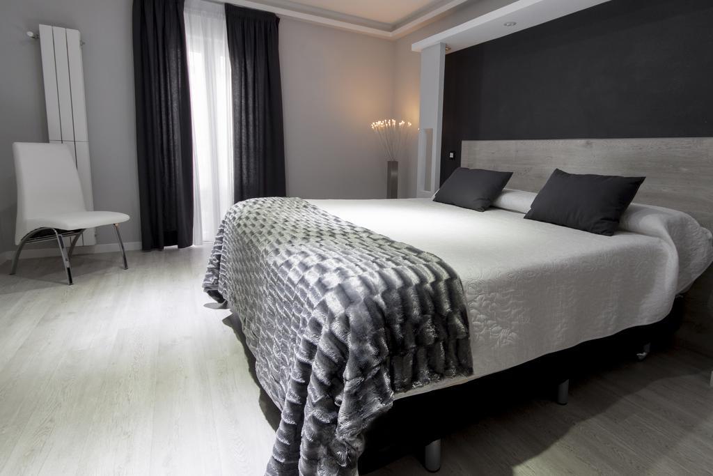 Hostal Overnight Madrid Exterior photo