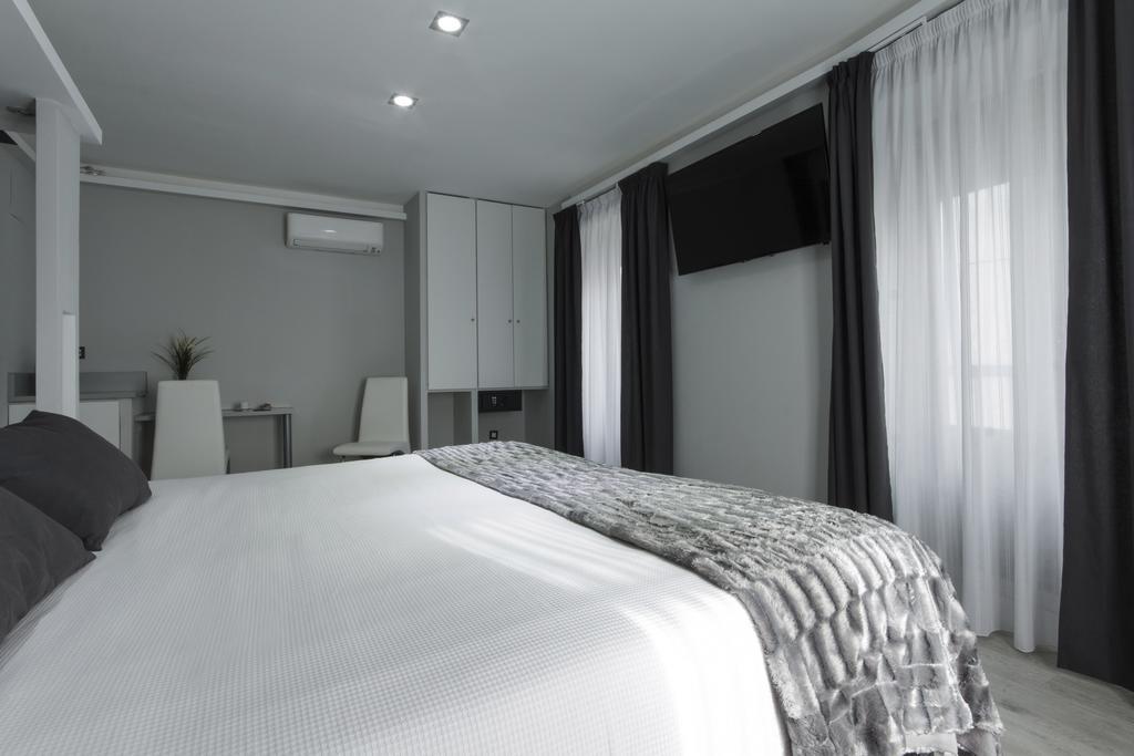 Hostal Overnight Madrid Exterior photo