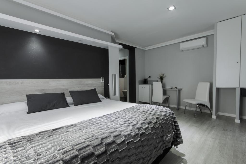 Hostal Overnight Madrid Exterior photo