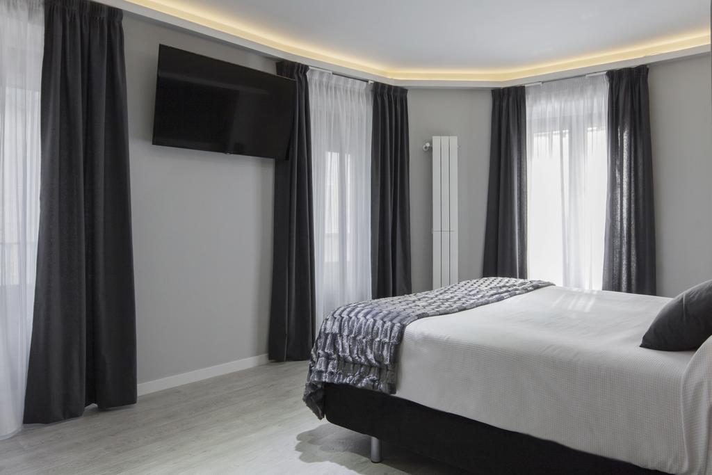 Hostal Overnight Madrid Exterior photo
