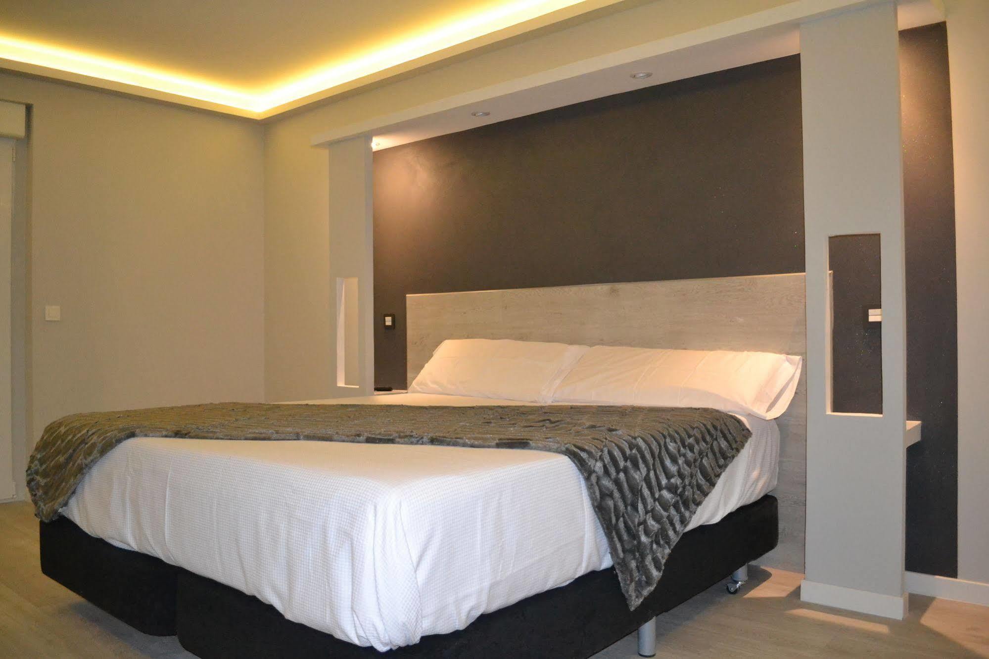 Hostal Overnight Madrid Exterior photo