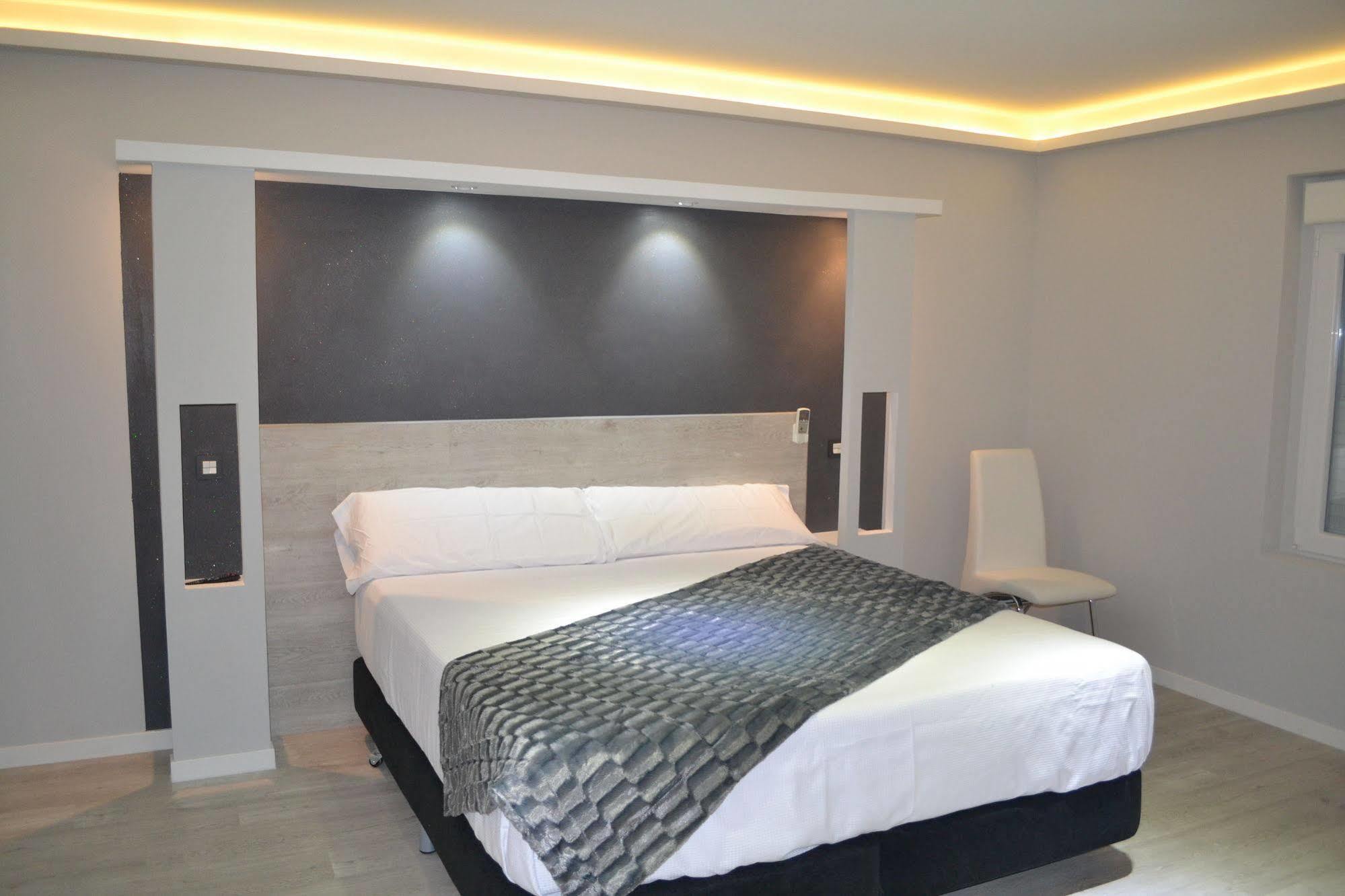 Hostal Overnight Madrid Exterior photo